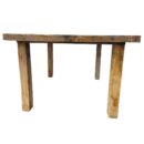 Table en bois massif, issus de bois recyclé, pour quatre personnes