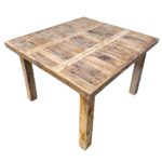 Table quatre personnes en bois massif.