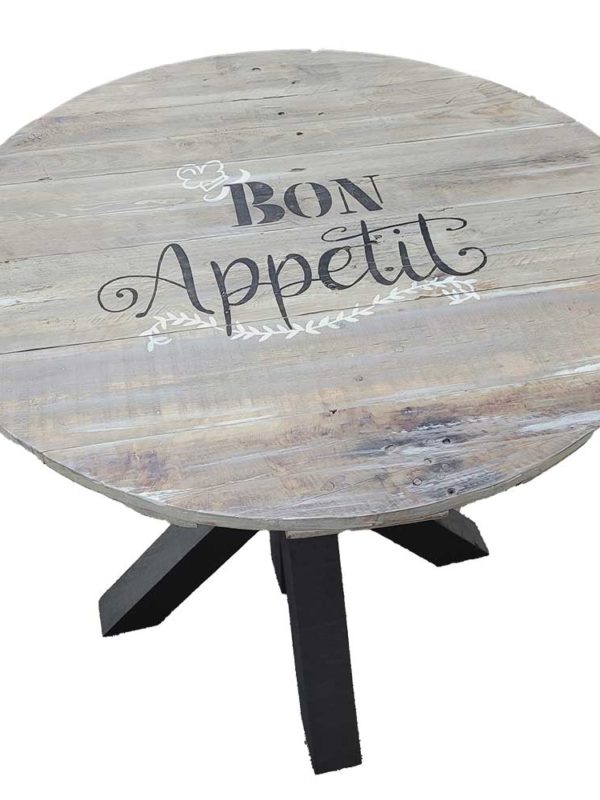 Table ronde en bois recyclé personnalisable, avec inscription : Bon appétit.