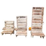 Chaises en bois et emboîtables, personnalisables avec petite tablette.